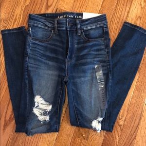 BNWT AE DENIM DISTRESSED JEANS